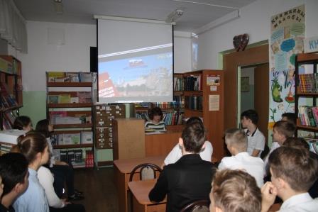 Сегодня, в День Конституции Российской Федерации в школе прошли классные часы и библиотечные уроки